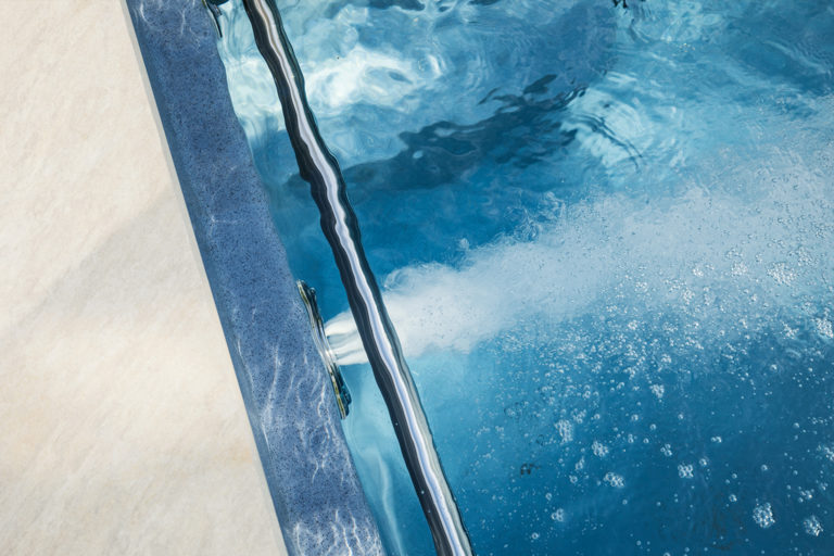 Frings_Poolbau_warendorf_Artikelbild_Ausstattung-Haltestangen_1920x1440