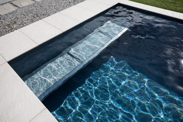 Frings_Poolbau_warendorf_Artikelbild_Ausstattung-Sitzbank_1920x1440