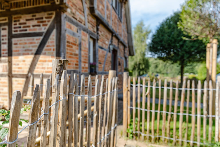 Frings_Galabau_Titelbild-holzzaun_1920x1280