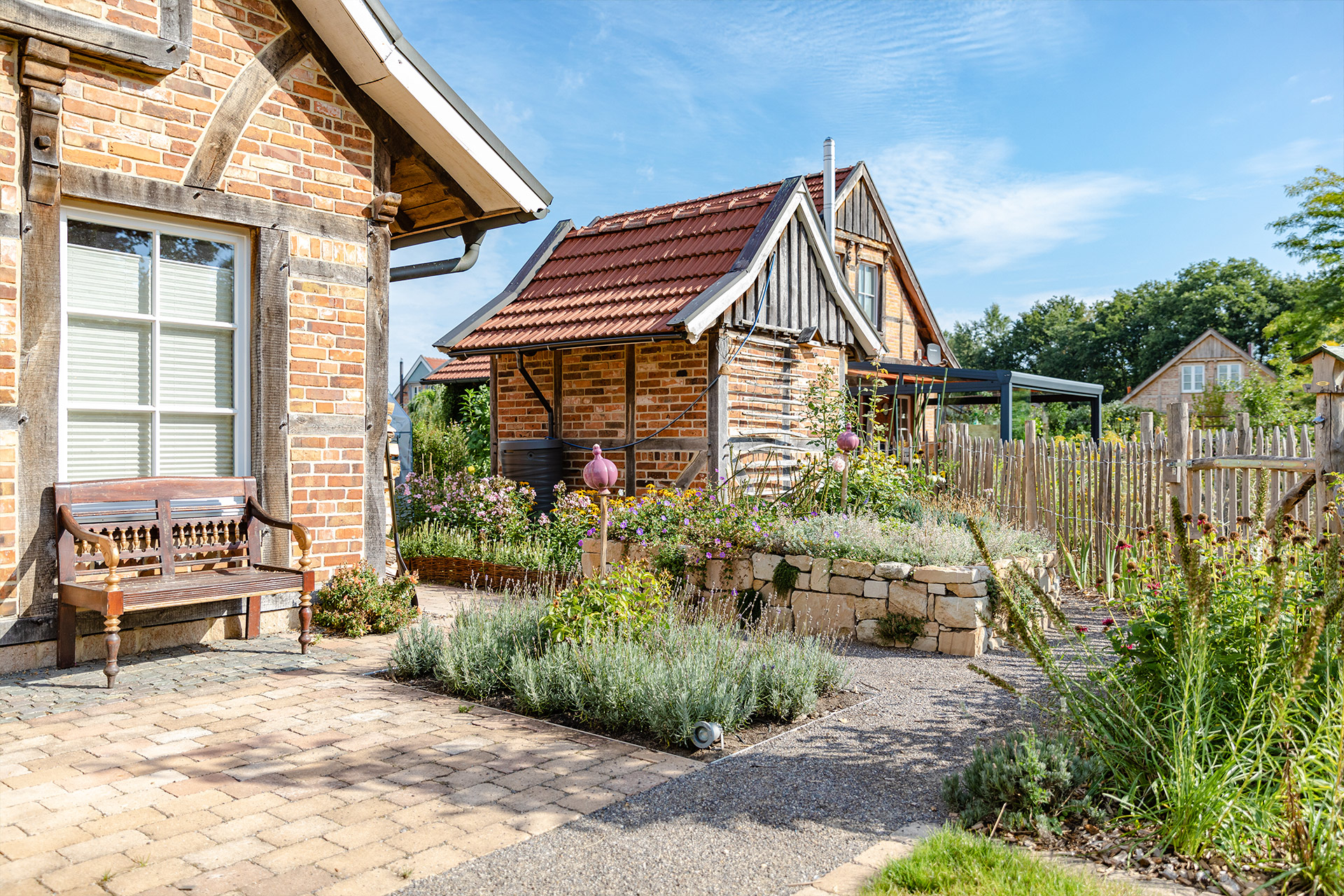 Naturgarten mit vielfältiger Bepflanzung « Frings Garten GmbH