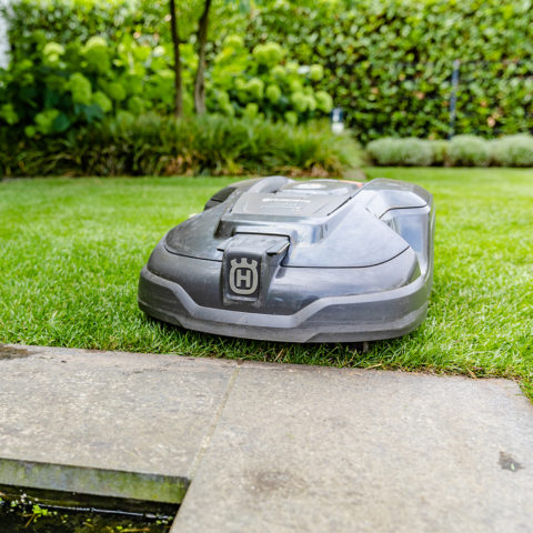 Frings_Galabau_Titelbild_Referenz_maehroboter_rasen