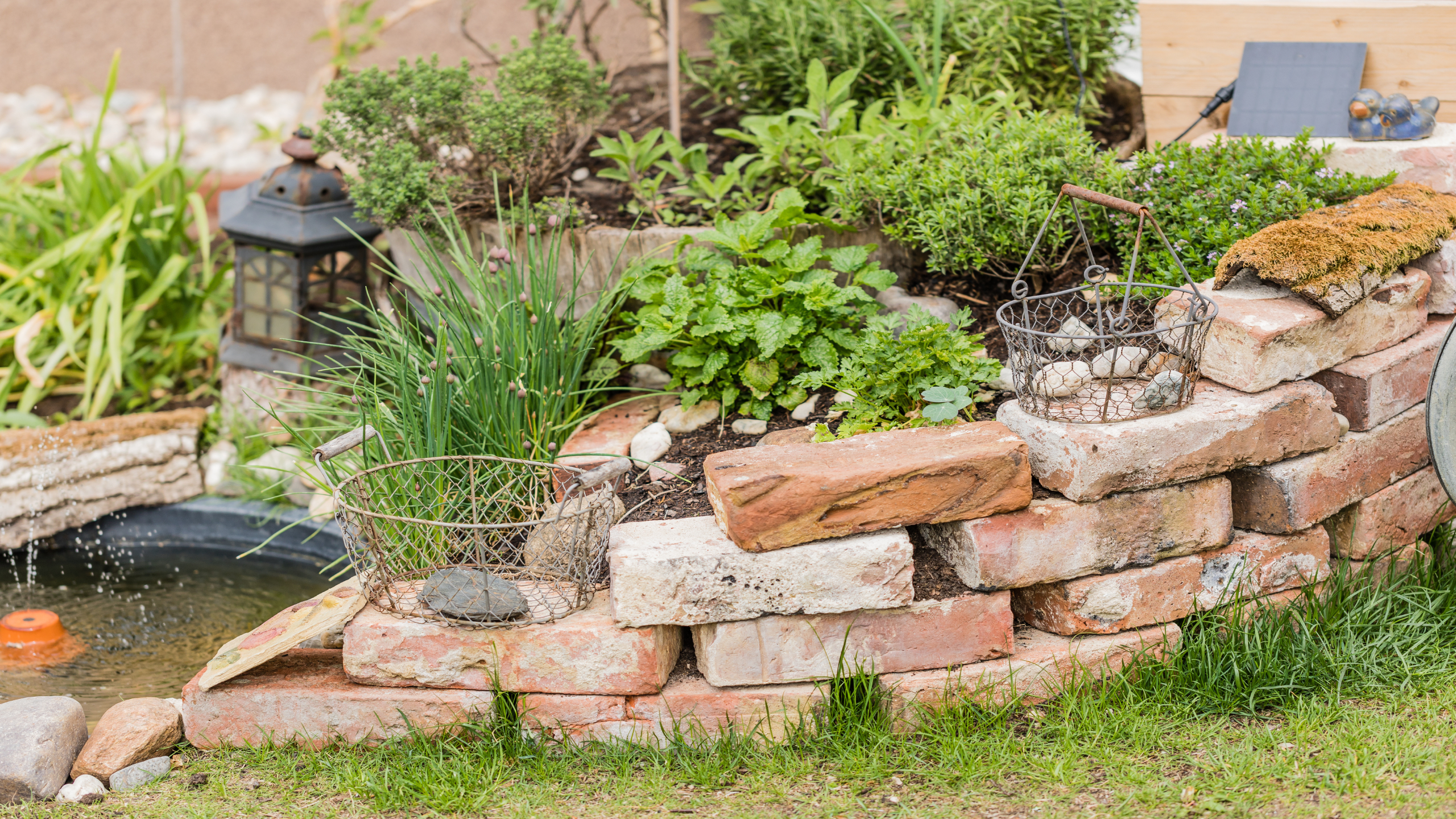 frings_gartenbau_blog_natursteintreppen_kräuterspirale_aus_natursteinen